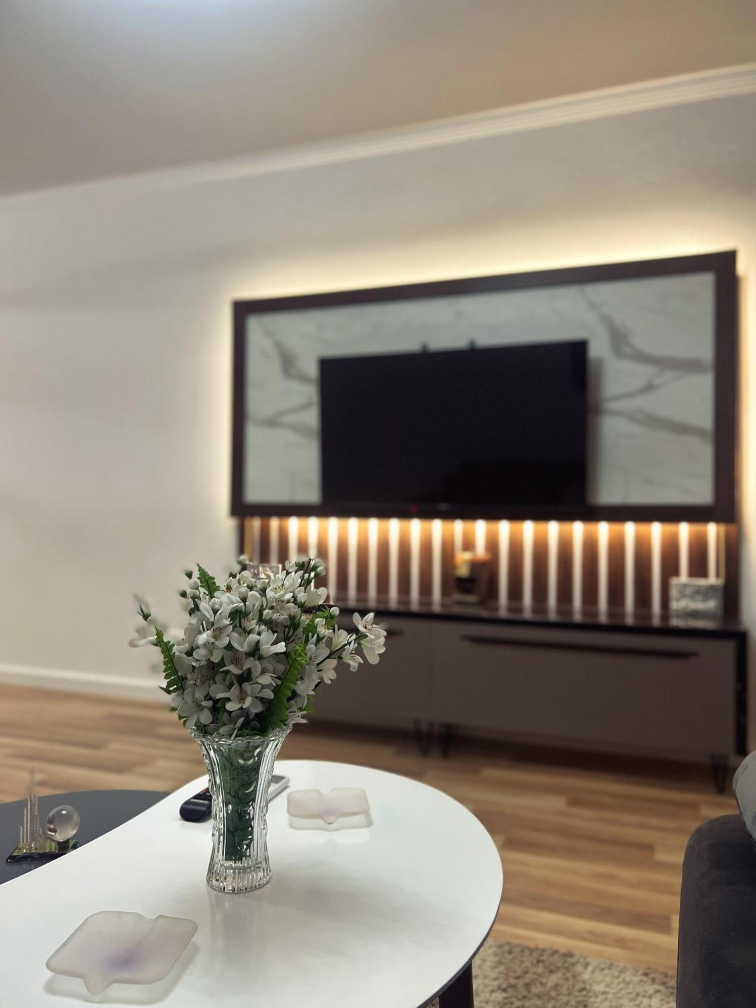 Art's Apartment