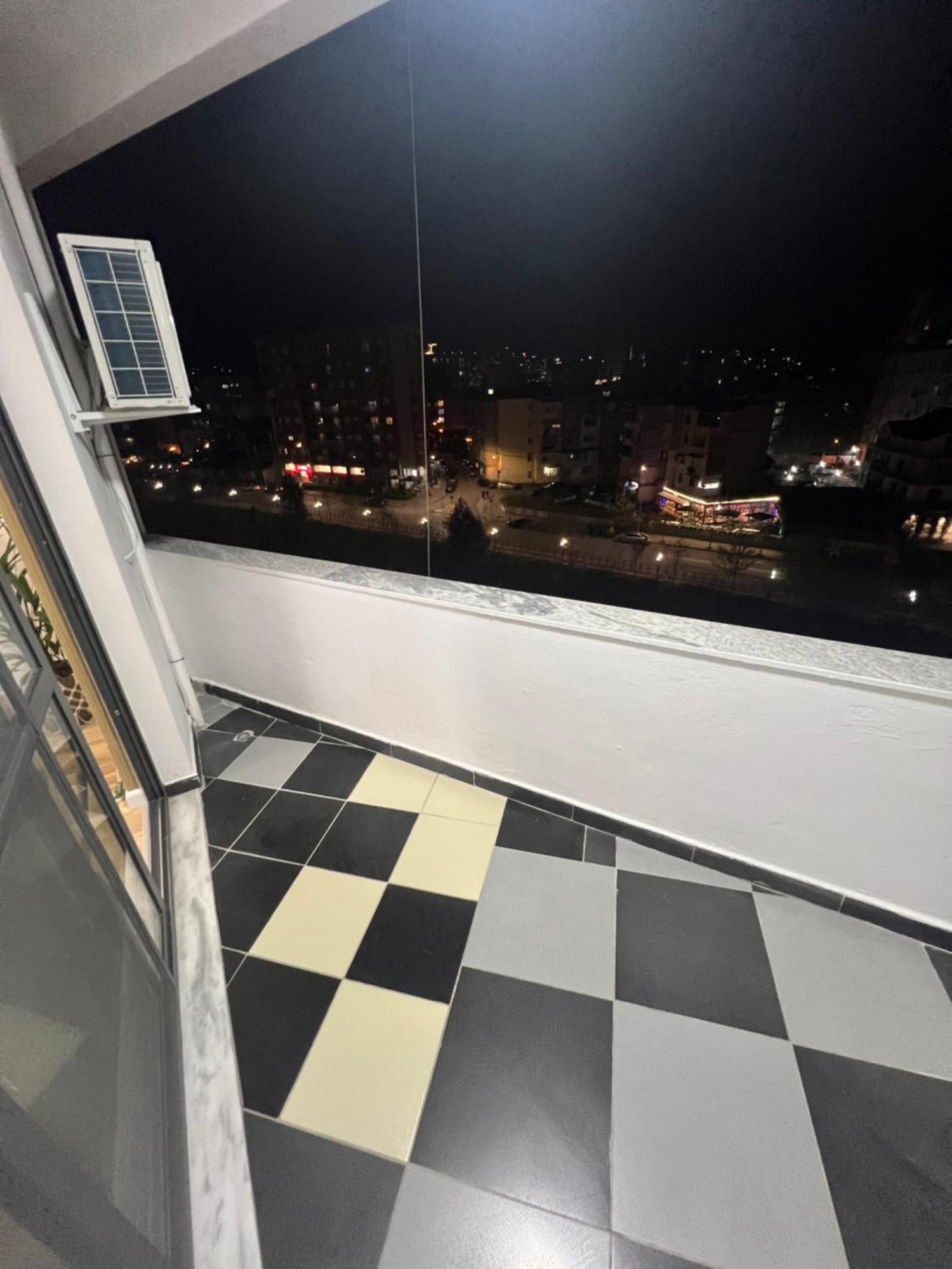 Art's * Tiranë