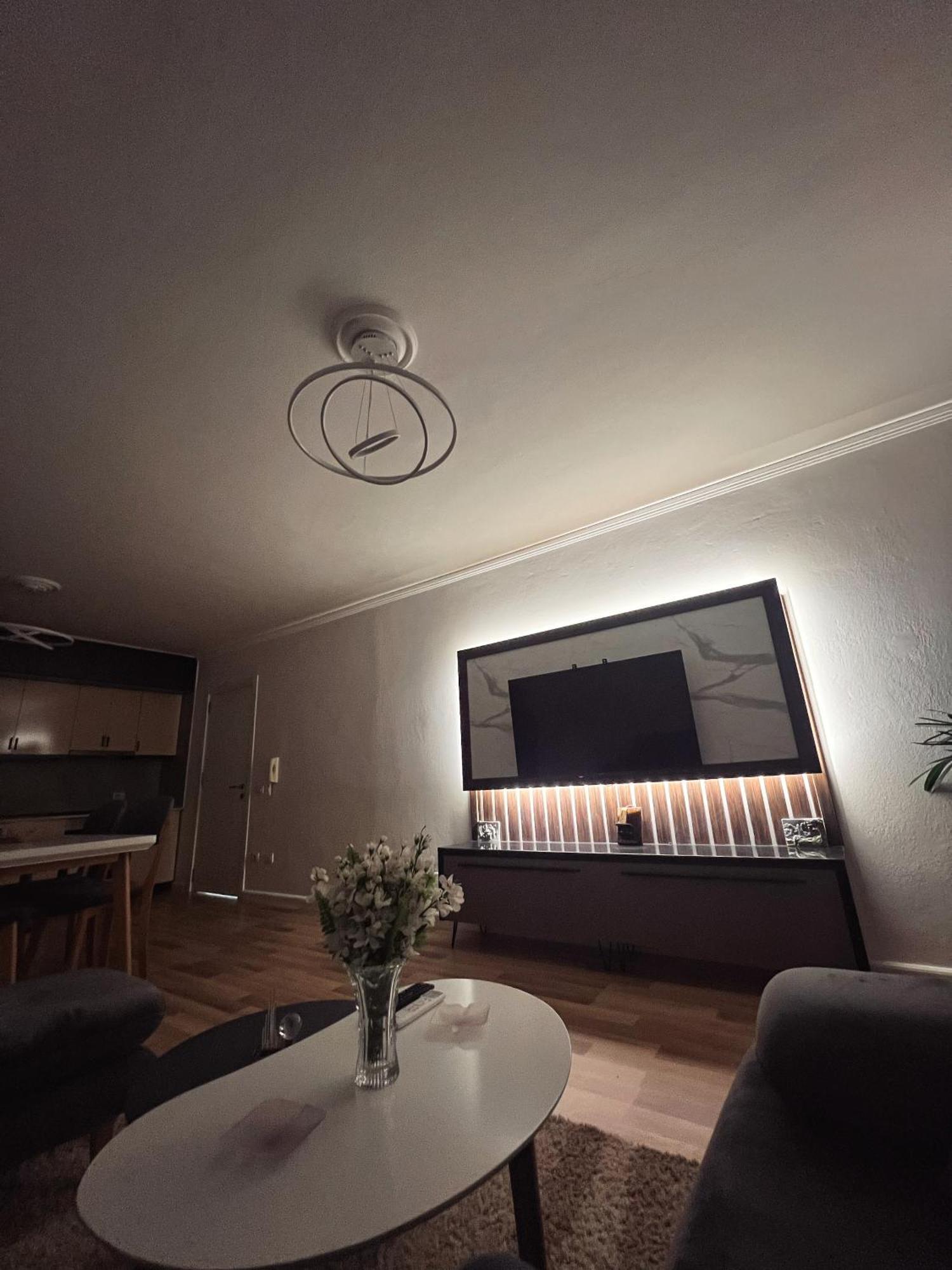 Apartment Art's