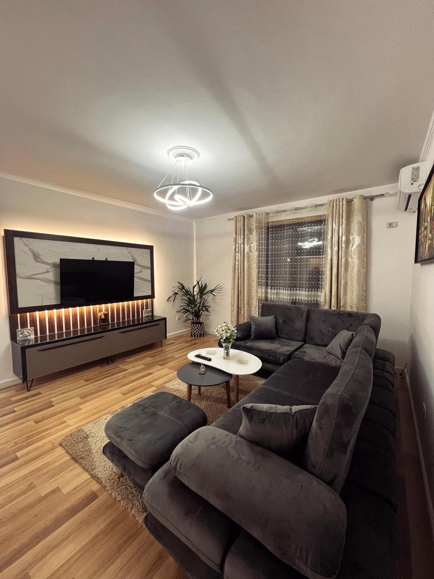 Apartment Art's *